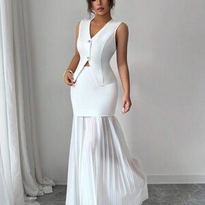 Chic White Sleeveless Maxi Dress